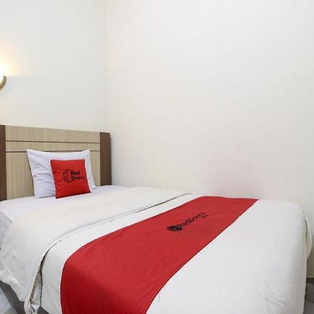 Reddoorz Plus Near Stadion Mandala Krida Yogyakarta Exteriér fotografie
