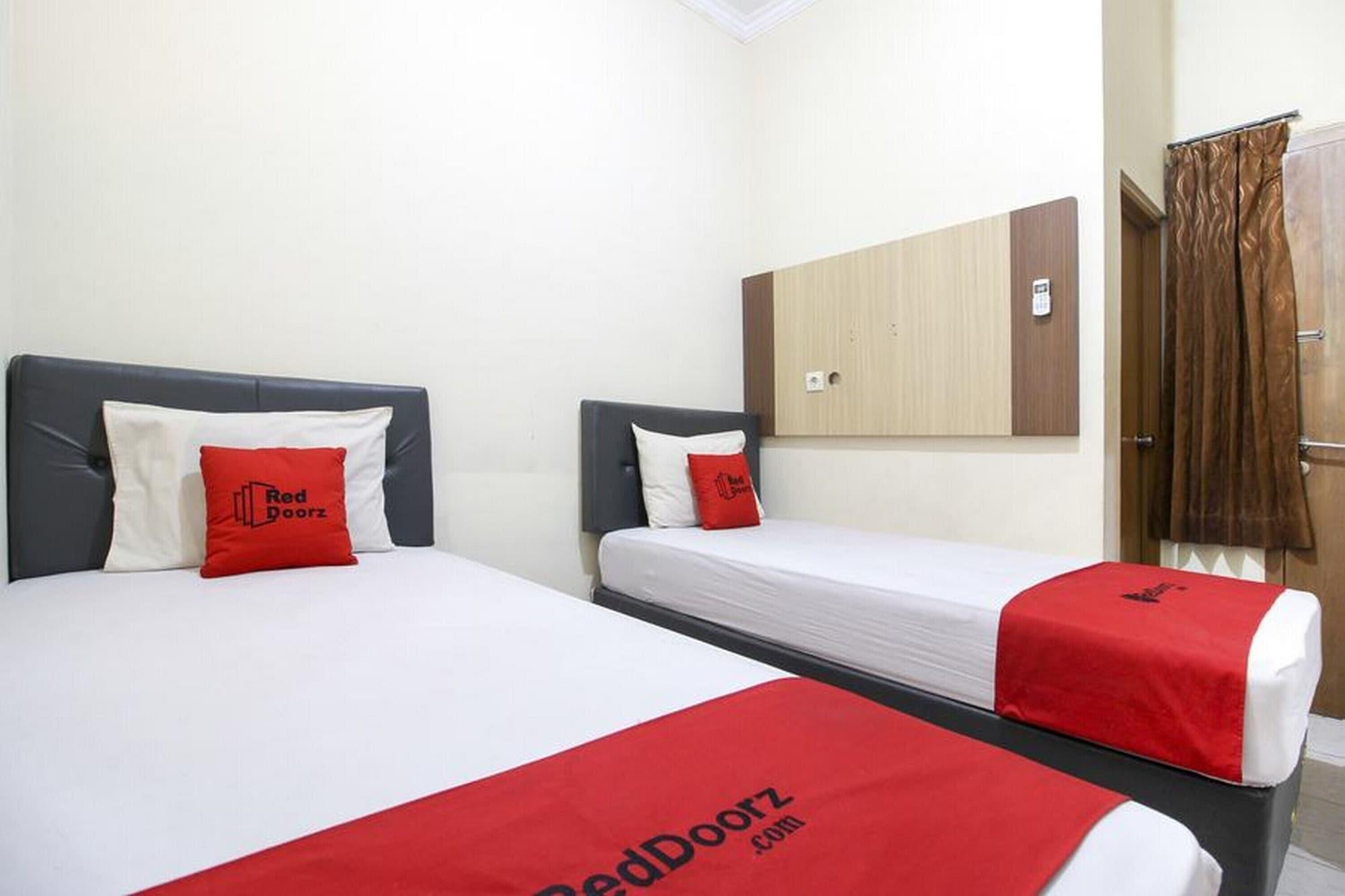 Reddoorz Plus Near Stadion Mandala Krida Yogyakarta Exteriér fotografie