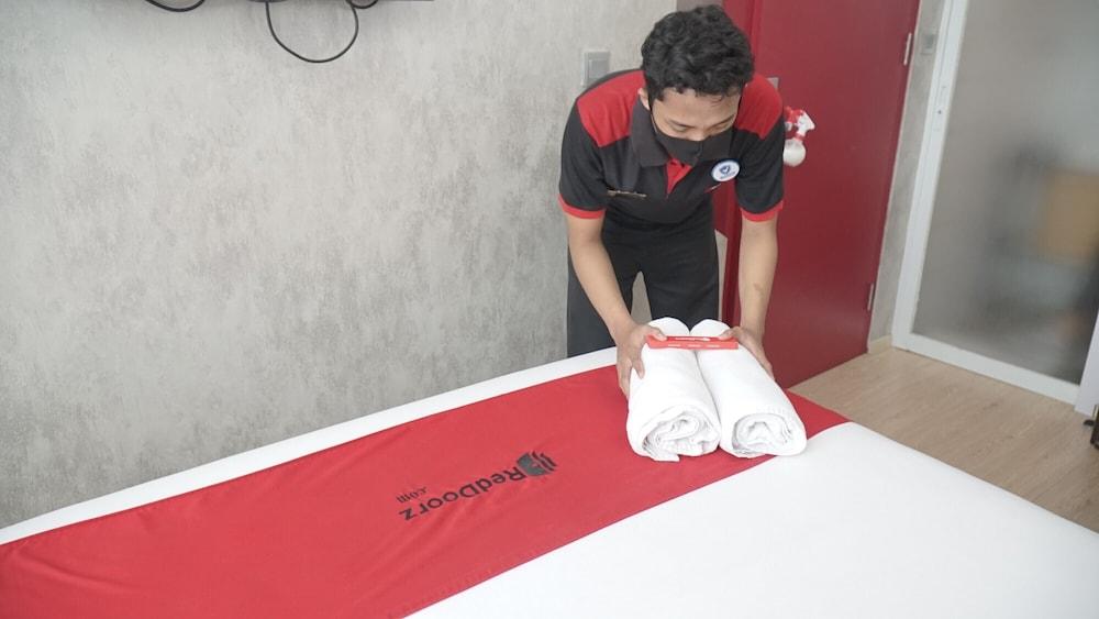 Reddoorz Plus Near Stadion Mandala Krida Yogyakarta Exteriér fotografie