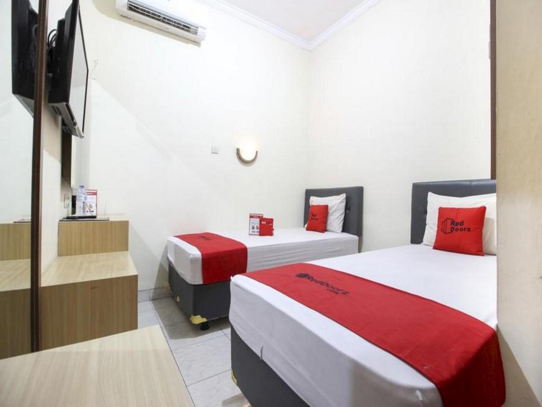 Reddoorz Plus Near Stadion Mandala Krida Yogyakarta Exteriér fotografie
