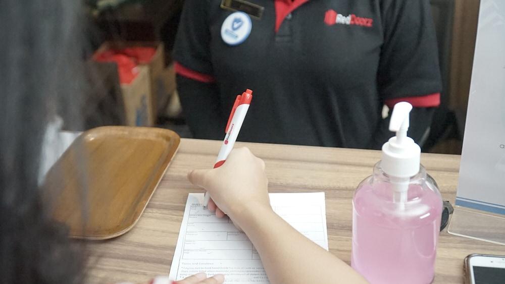 Reddoorz Plus Near Stadion Mandala Krida Yogyakarta Exteriér fotografie