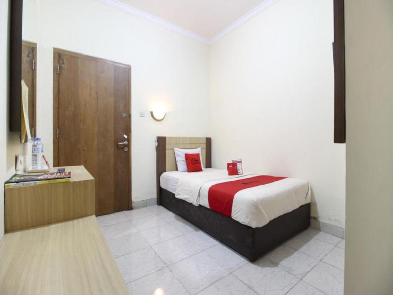 Reddoorz Plus Near Stadion Mandala Krida Yogyakarta Exteriér fotografie
