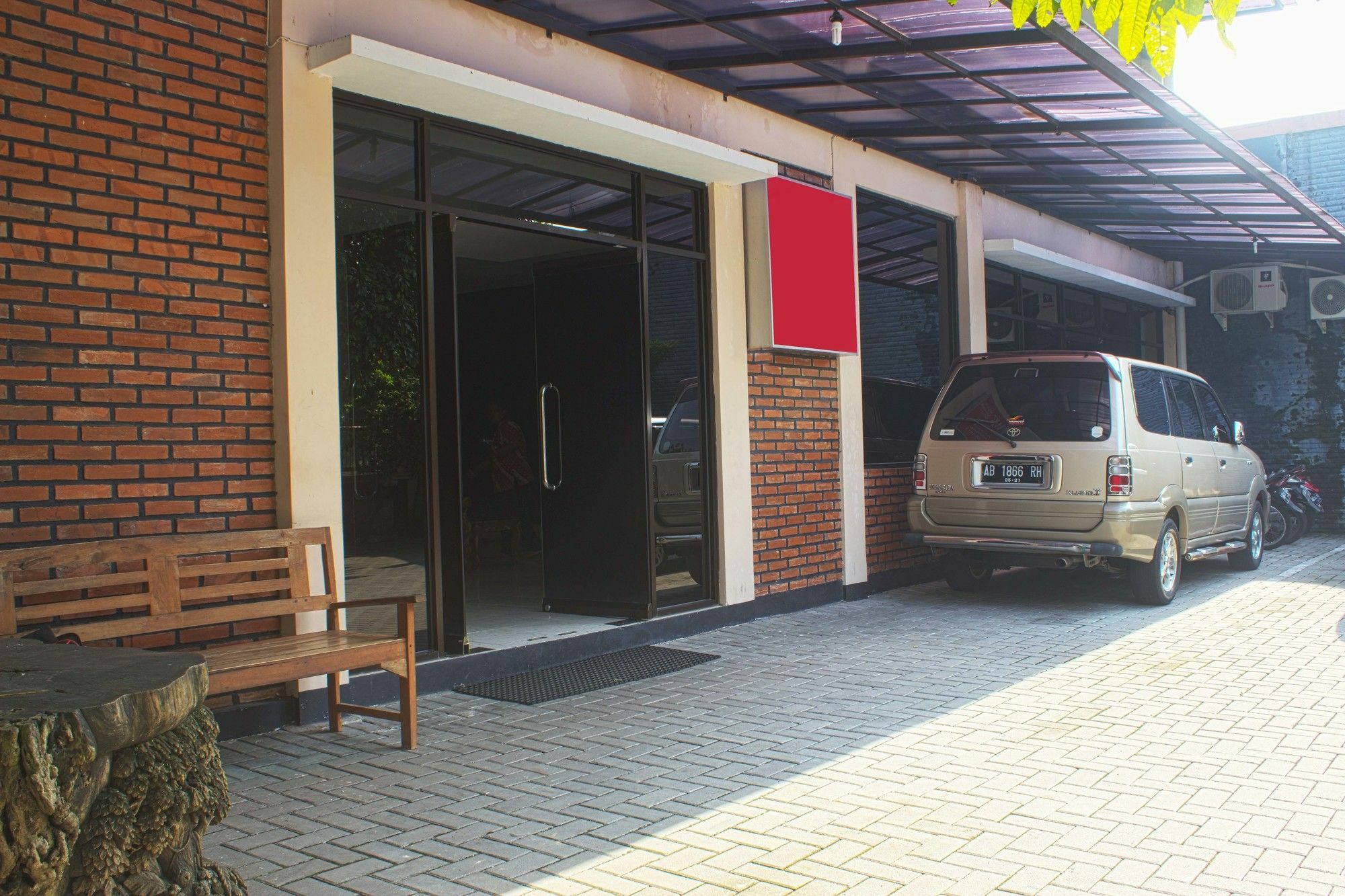 Reddoorz Plus Near Stadion Mandala Krida Yogyakarta Exteriér fotografie